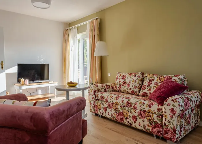 Konukevi Landhaus- Fruehstueckspension Im Brombachtal